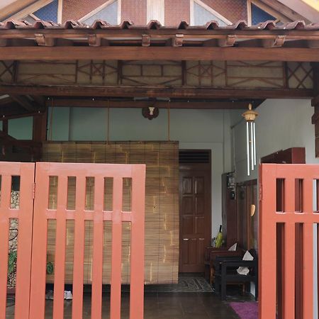 Kembar Guesthouse Джокякарта Екстериор снимка