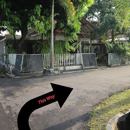 Kembar Guesthouse Джокякарта Екстериор снимка