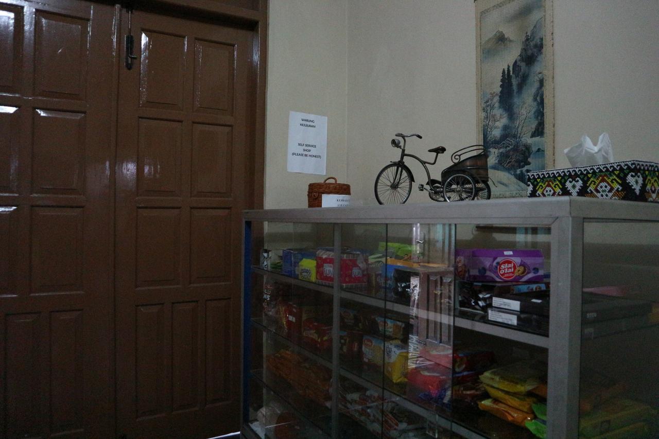 Kembar Guesthouse Джокякарта Екстериор снимка