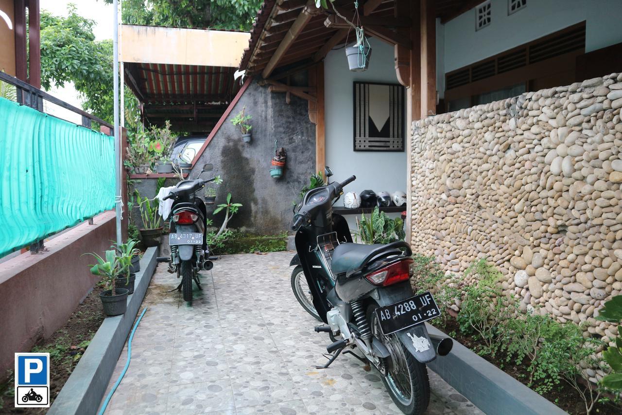 Kembar Guesthouse Джокякарта Екстериор снимка
